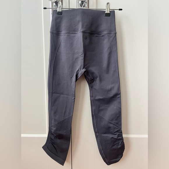 Lululemon Short Ruched Leggings Purple in size 4 - Picture 4 of 4